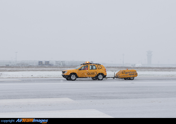 Performing breaking action measurements during a particularly intense snowy episode Runway Breaking Action