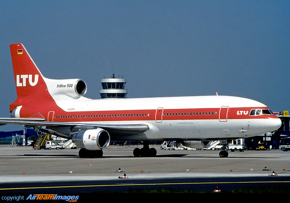 Incomplete livery without red roof, ex-United Lockheed L-1011 Tristar 500