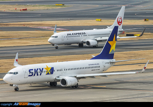 Boeing 737-86N
