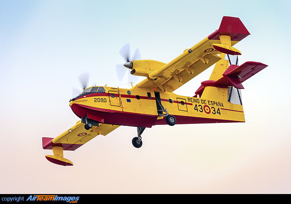 Spanish Canadair intervened in support of the Italian fleet during the fire emergency of summer 2021. Canadair CL-415