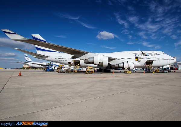 Boeing 747-412