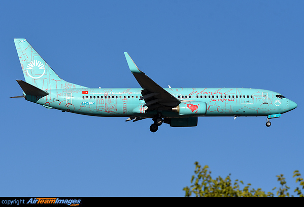 Boeing 737-8HX