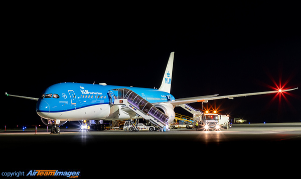 Boeing 787-10 Dreamliner