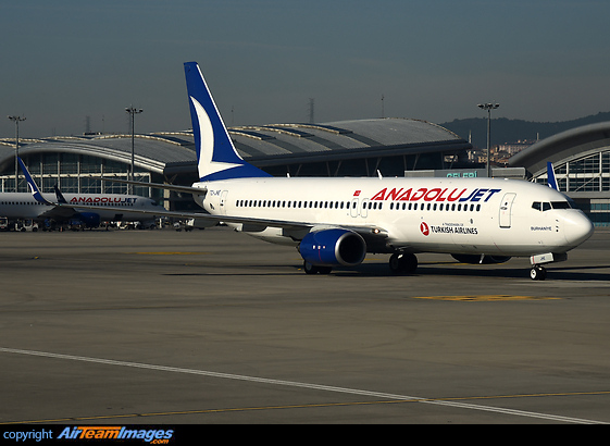 Boeing 737-8F2