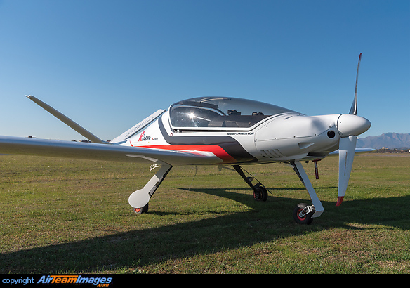 On the 16th December 2015 the Risen set a new world speed record for this category of aircraft reaching 323.84 Km/h with the standard Rotax ULS 100hp engine.
2016 this record was certified by the World Air Sports Federation (FAI), so the Risen is now the official record holder of the absolute speed record of the class R (Microlights and paramotors) and the one for speed over a straight course (sub-class RAL2T). This top speed was reached with two persons and a standard Rotax 912 with 100 hp. Aerotec Innovation Risen
