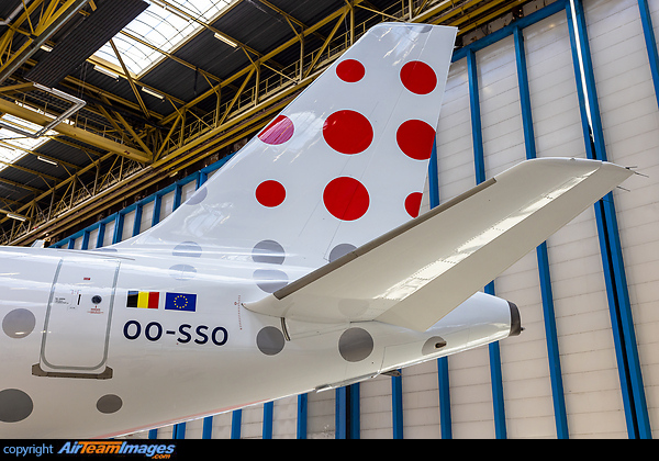 A new chapter for Brussels Airlines. Belgian national airline unveiled the new logo and revised livery on one of their Airbus A319. Airbus A319-111
