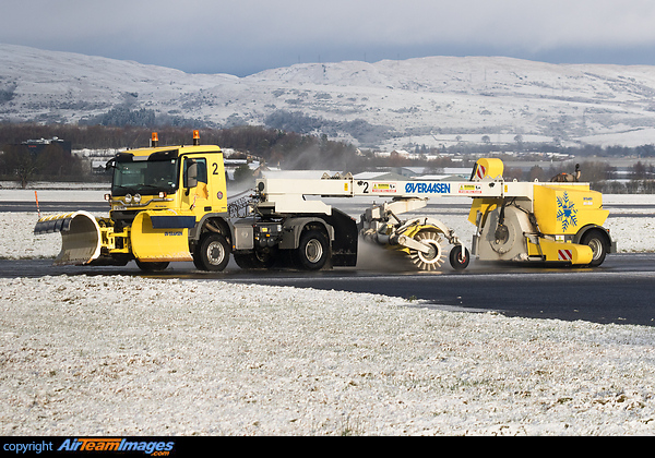 Overassen RS400 Runway Sweeper