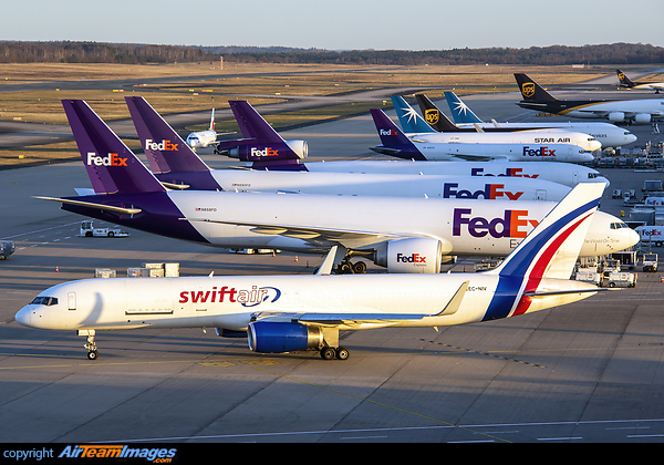 Boeing 757-223(PCF)
