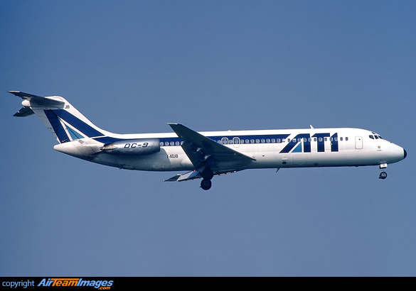 Revised livery McDonnell Douglas DC-9-32