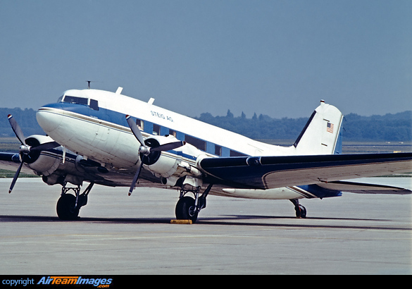 This only DC-3 with real reg N569R in business configuration with large panorama windows showed Steig AG titles before temporarily joining Air Classic's flying circus (later, two others had this as fake reg after having been withdrawn from use). Douglas DC-3