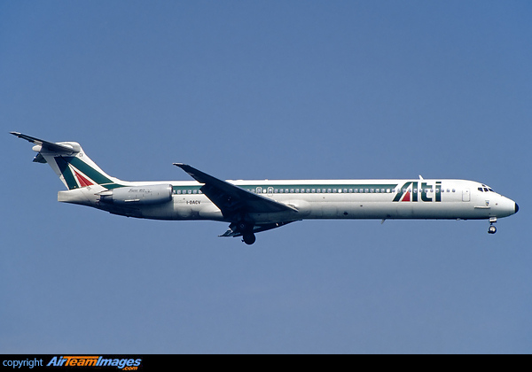 Final livery, flat tail cone ("screw driver") McDonnell Douglas MD-82