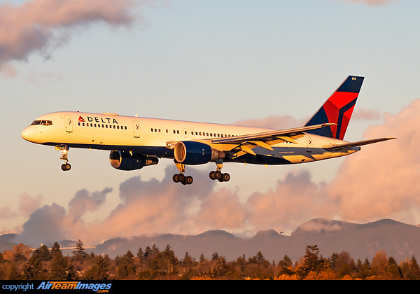 Delta's 757 carrying the Colorado Avalanche hockey team lands at Vancouver. The Avalanche team on board this aircraft will play in this years Stanley Cup Finals. Boeing 757-232