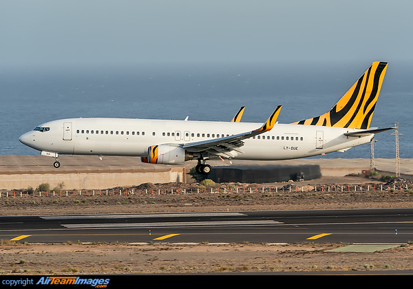 Boeing 737-8FE