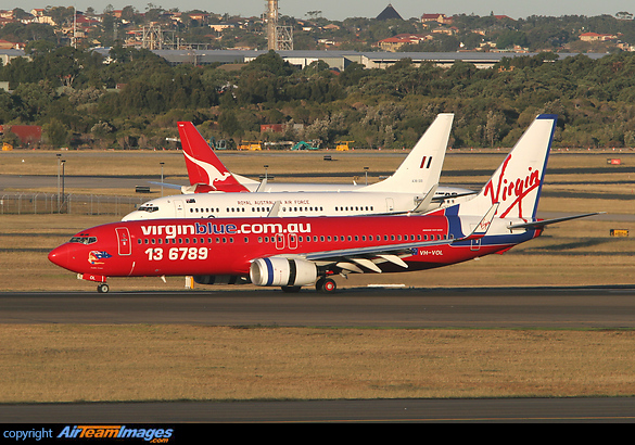 Three different 737s, with a Qantas 734 and RAAF BBJ in the background. Boeing 737-8FE