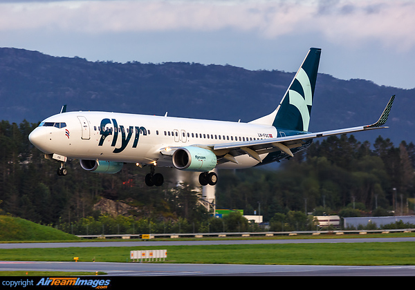 Boeing 737-8KN