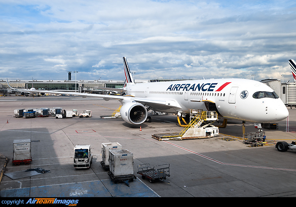 An Air France Airbus A350-941 during a turn-around at Paris-Charles de Gaulle Airport. Airbus A350-941