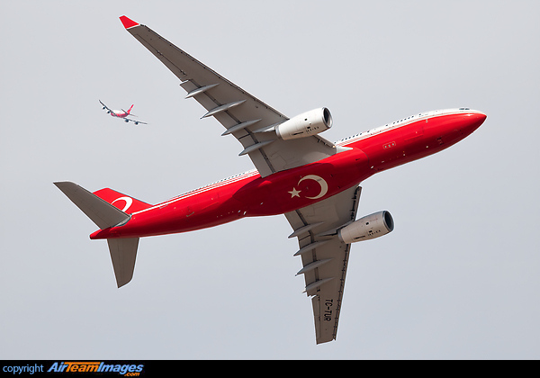 Turkish Government Airbus A330-243ACJ departing Torrejón just after his older brother, the Boeing 747-8i. Airbus A330-243