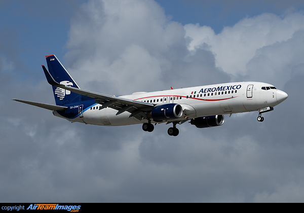Boeing 737-852