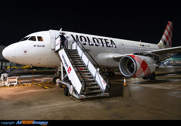 Ferry flight for the football players of Celta Vigo for their friendly match against Brentford. Airbus A319-111
