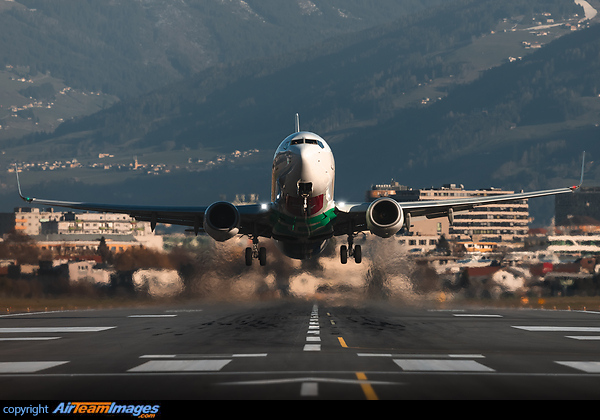Boeing 737-8K2