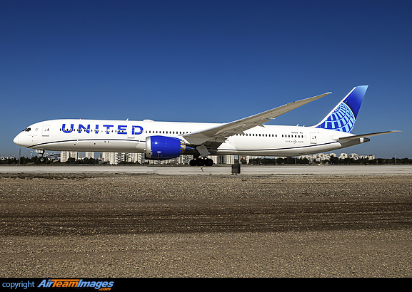 Boeing 787-10 Dreamliner