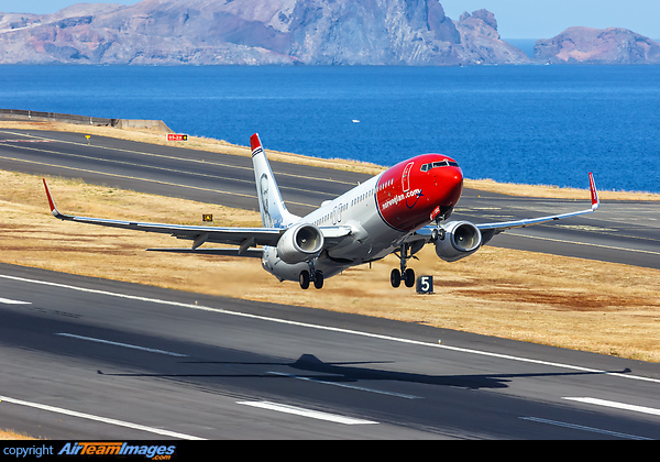 Boeing 737-8JP