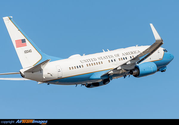 Boeing C-40B
