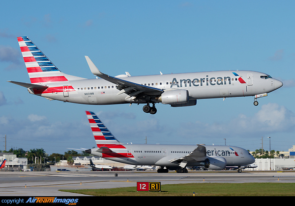 Boeing 737-823