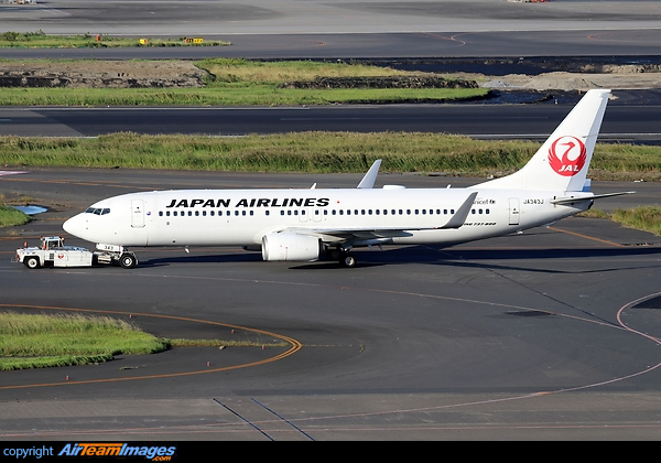 Boeing 737-846