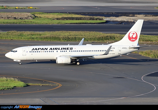 Boeing 737-846