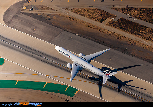 Boeing 777-328/ER
