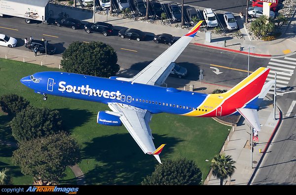 Boeing 737-8H4