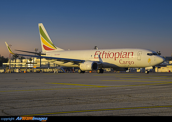 Boeing 737-86J(SF)