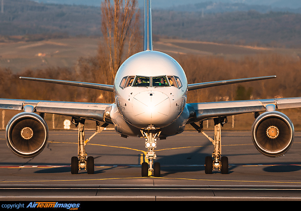 Boeing 757-23A(SF)
