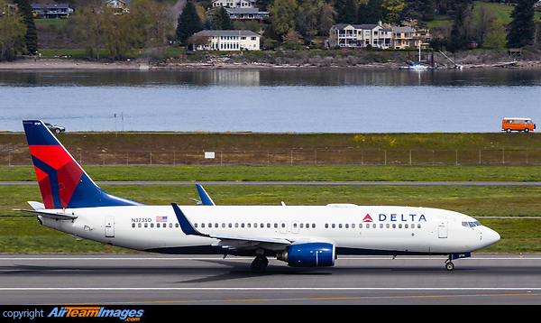 Boeing 737-832