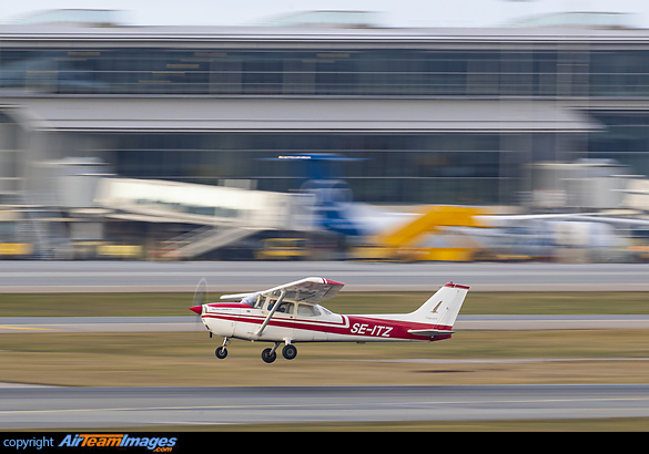 Reims-Cessna F172M Skyhawk