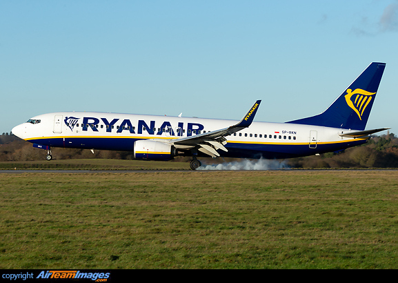 Boeing 737-8AS