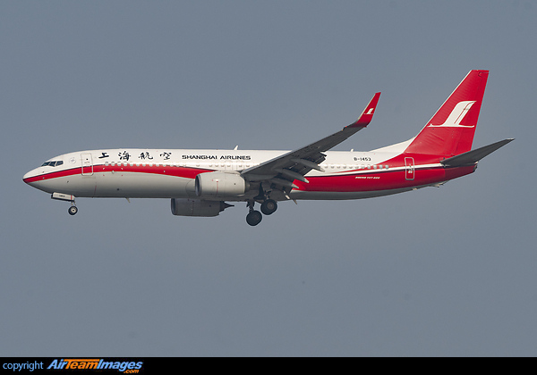 Boeing 737-89P