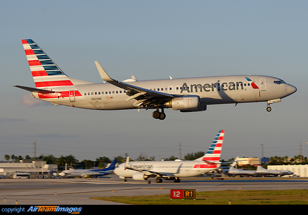 Boeing 737-823