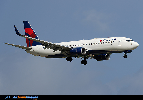 Boeing 737-832