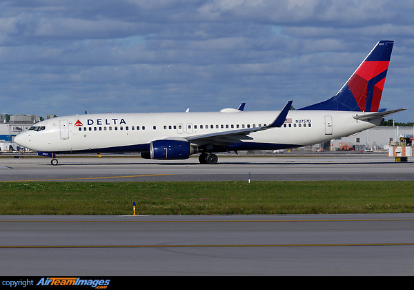 Boeing 737-832