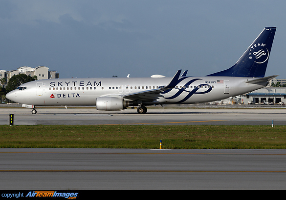 Boeing 737-832