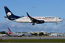 Boeing 737-852