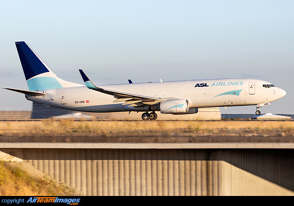 Boeing 737-8AS(BCF)