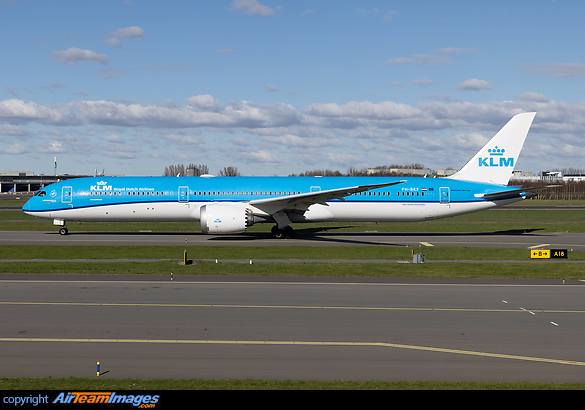 Boeing 787-10 Dreamliner