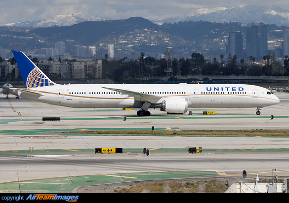 Boeing 787-10 Dreamliner