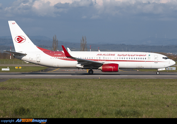 Boeing 737-8D6