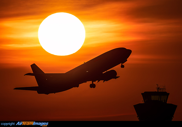 Boeing 737-4M0(SF)