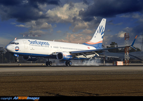 Boeing 737-8HC
