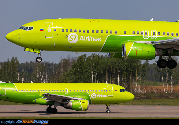 Boeing 737-83N